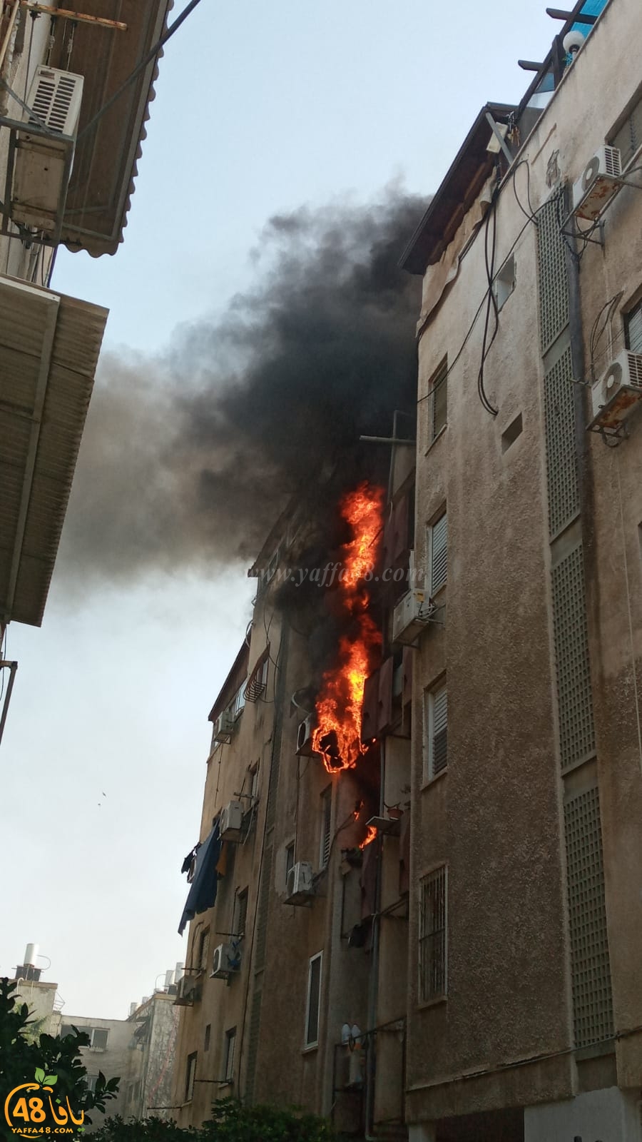   فيديو: حريق داخل بناية سكنية بيافا يتسبب بأضرار مادية لخمس شقق